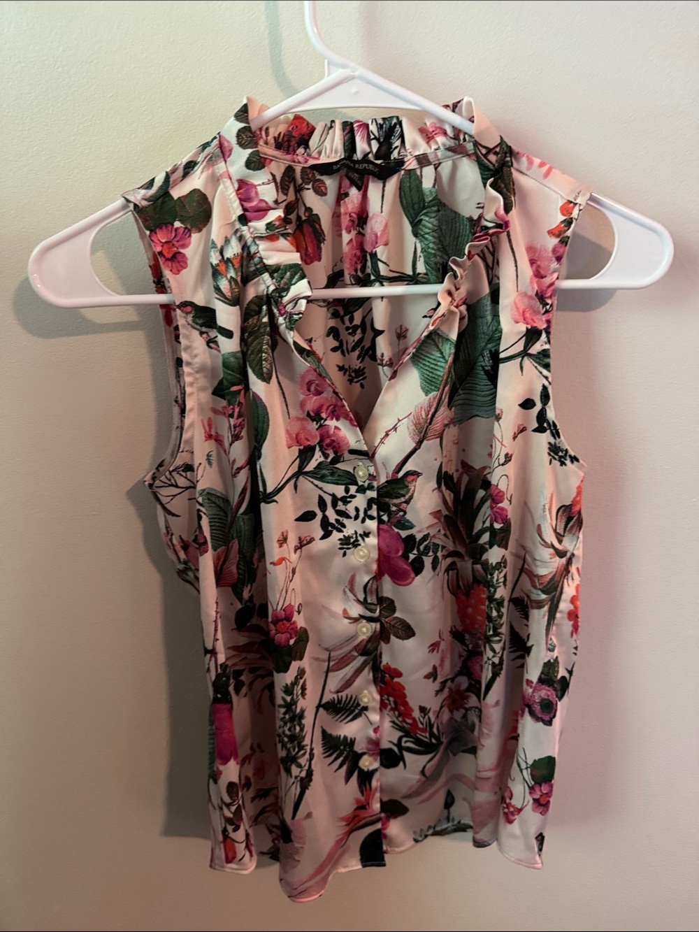 Sleeveless Floral Ruffle V-Neck Top - Pink/Green banana republic small petite